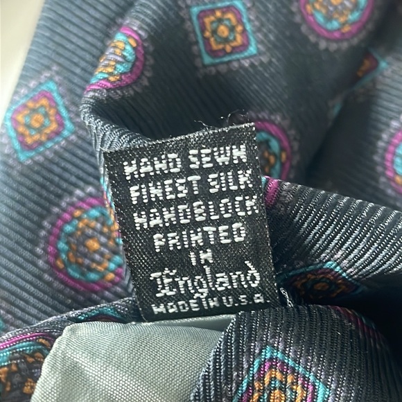 Handsewn Robert Talbott Nordstrom Finest Silk Navy Design Tie - Picture 7 of 7